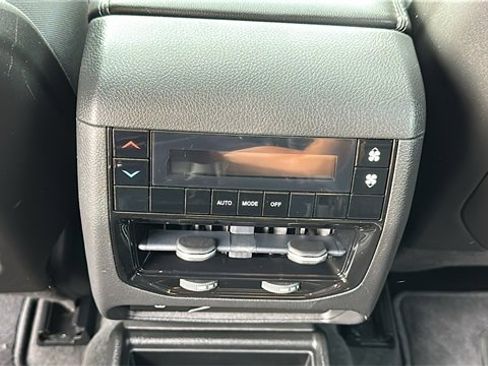 Used 2022 Jeep Grand Cherokee L Laredo image 26