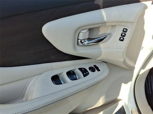 Certified 2019 Nissan Murano Platinum w/ Cargo Package image 3