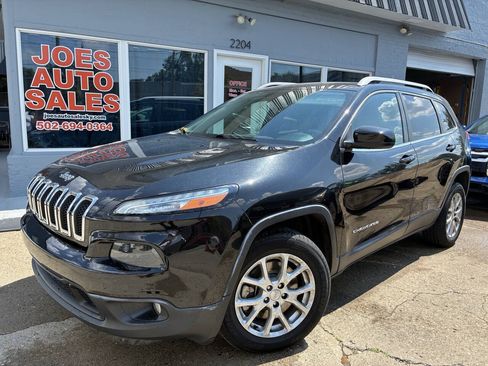 Used 2014 Jeep Cherokee Latitude FWD image 2