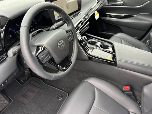 New 2026 Toyota Mirai RWD image 9