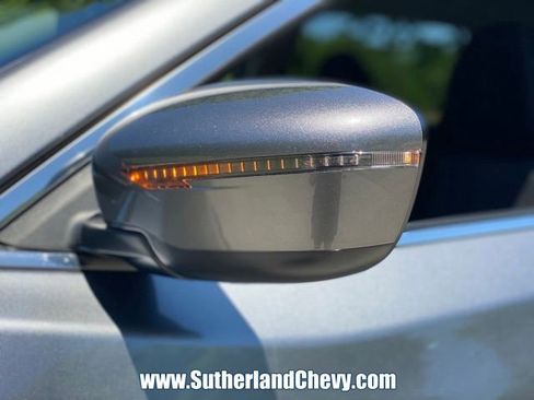 Used 2020 Nissan Rogue SV FWD image 10