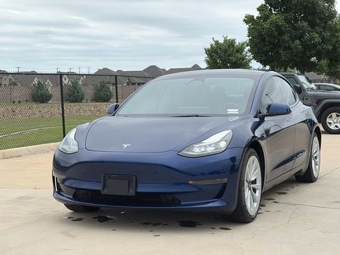 Used 2023 Tesla Model 3 Standard Range RWD image 3