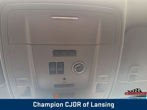 Used 2015 GMC Yukon XL SLT image 38