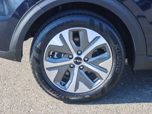 Used 2022 Kia Niro EX Premium image 16