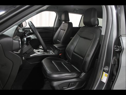 Used 2023 Ford Explorer XLT w/ Equipment Group 202A AWD/4WD image 6