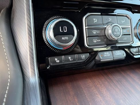 Used 2023 GMC Yukon Denali Ultimate AWD/4WD image 24