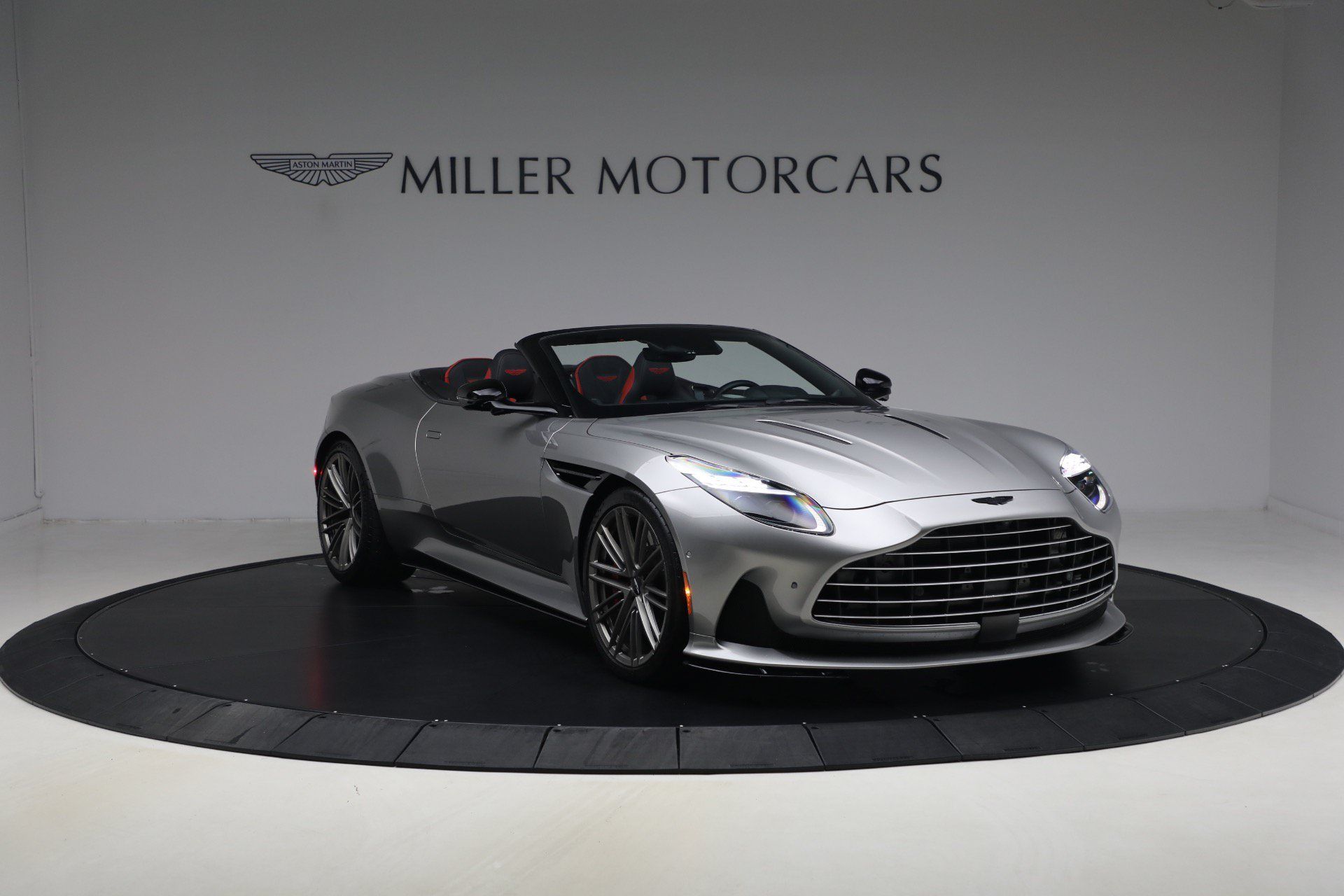 Used 2024 Aston Martin DB12 Convertible RWD image 11