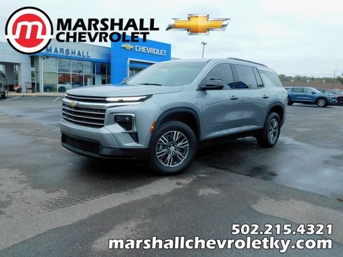 Used 2024 Chevrolet Traverse LT image 1