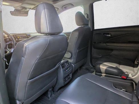Used 2020 Honda Pilot Touring image 24