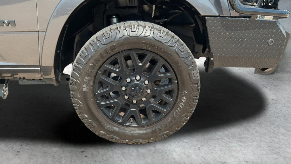 Used 2025 RAM 2500 Limited AWD/4WD image 24