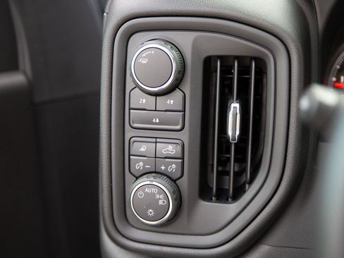 Certified 2024 Chevrolet Silverado 2500 Custom w/ Custom Value Package image 18