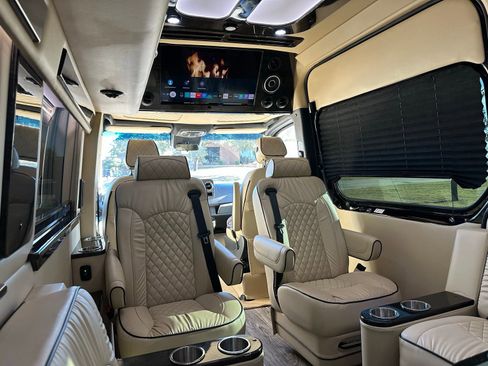 Used 2022 Mercedes-Benz Sprinter 3500 image 36