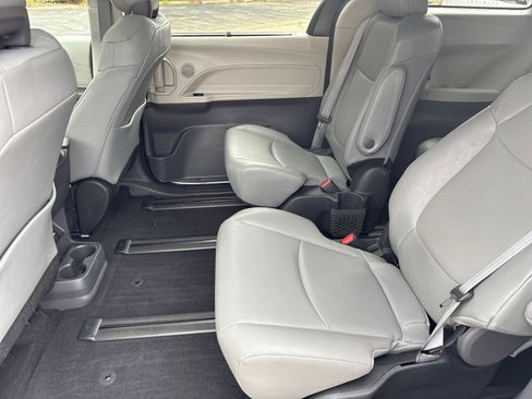 Used 2023 Toyota Sienna XLE AWD/4WD image 25