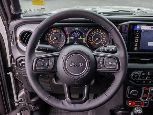 Used 2025 Jeep Wrangler Unlimited Sport AWD/4WD image 17