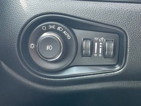 Used 2023 Jeep Renegade Trailhawk AWD/4WD image 24