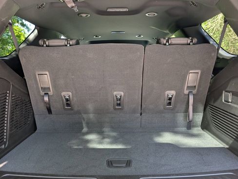 Used 2025 Chevrolet Tahoe LS RWD image 25