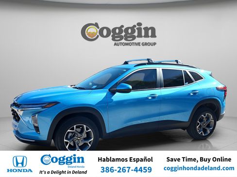 Used 2025 Chevrolet Trax LT w/ Driver Confidence Package image 1