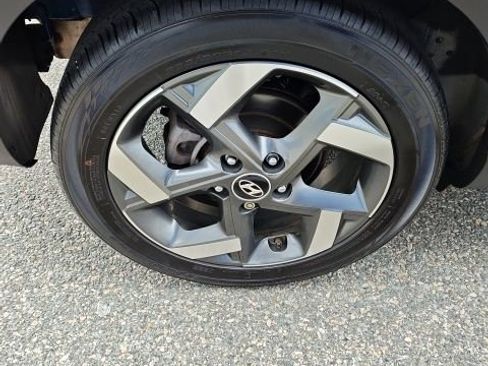 Used 2023 Hyundai Venue SEL image 10