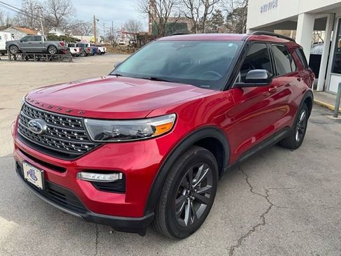 Used 2022 Ford Explorer XLT w/ Equipment Group 202A AWD/4WD image 9