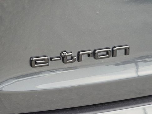 Used 2023 Audi e-tron Premium w/ Convenience Plus Package image 13