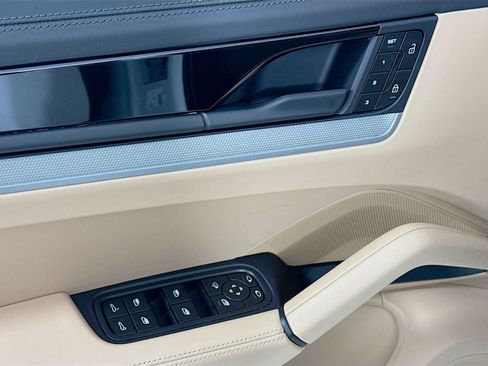 Certified 2026 Porsche Cayenne Coupe AWD/4WD image 11