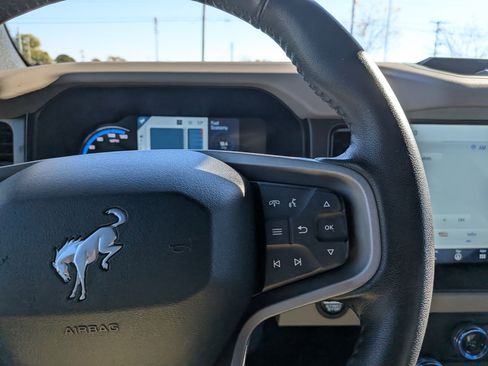 Used 2023 Ford Bronco Wildtrak image 18