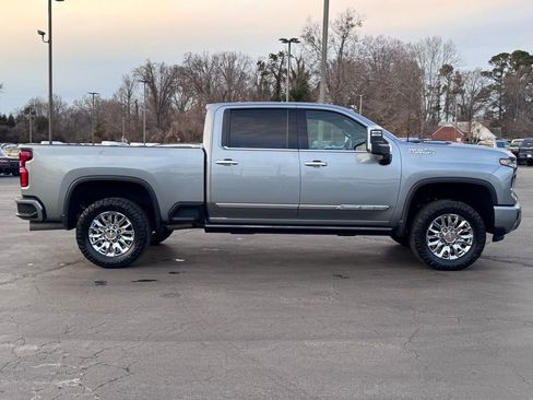 Used 2024 Chevrolet Silverado 3500 High Country w/ High Country Premium Package image 4