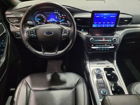 Used 2020 Ford Explorer XLT w/ Equipment Group 202A AWD/4WD image 22