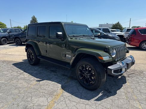 Used 2023 Jeep Wrangler Unlimited Sahara w/ Cold Weather Group AWD/4WD image 4