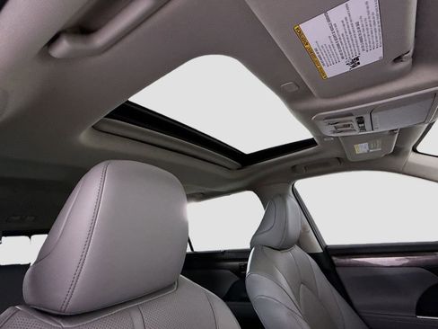Used 2024 Toyota Highlander Limited FWD image 18