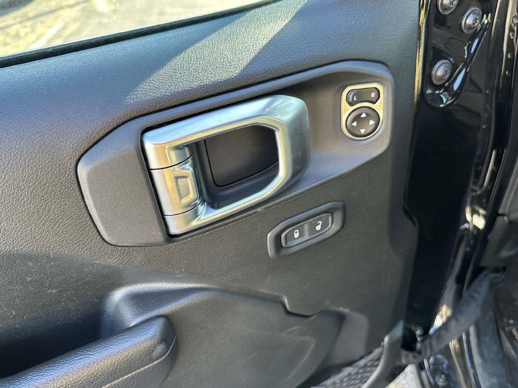 Used 2024 Jeep Wrangler Unlimited w/ Convenience Group AWD/4WD image 18