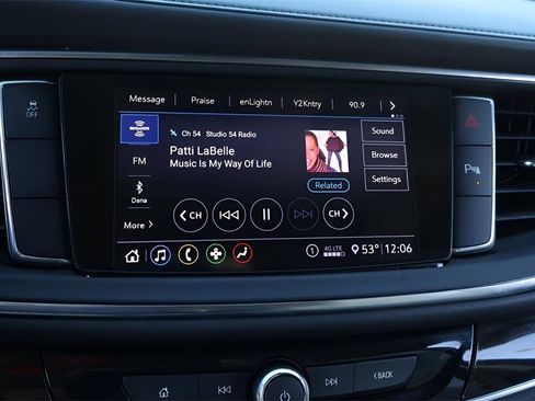 Used 2020 Buick Enclave Essence image 24