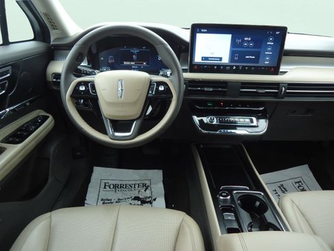 Used 2023 Lincoln Corsair AWD w/ Equipment Group 101A image 11