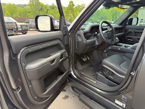 Used 2025 Land Rover Defender 110 X AWD/4WD image 33