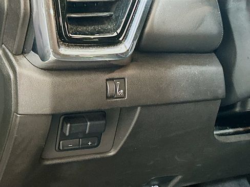 Used 2024 GMC Canyon Elevation w/ Elevation Premium Package RWD image 8