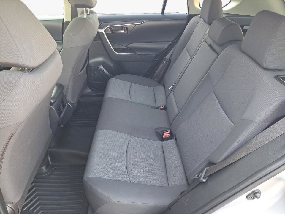 Used 2019 Toyota RAV4 XLE FWD image 14