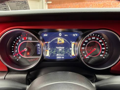 Used 2022 Jeep Wrangler Rubicon w/ Cold Weather Group AWD/4WD image 17