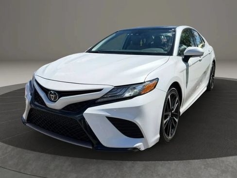 Used 2019 Toyota Camry XSE FWD image 3