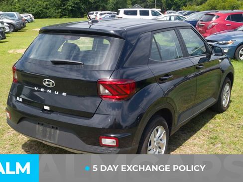 Used 2026 Hyundai Venue SE FWD image 4