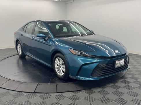 Used 2026 Toyota Camry LE w/ Convenience Package FWD image 4