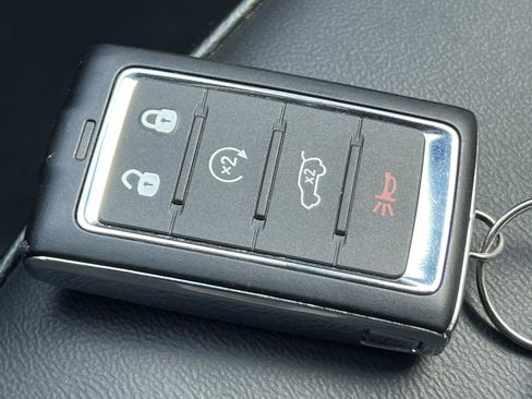 Used 2025 Jeep Grand Cherokee Limited AWD/4WD image 33