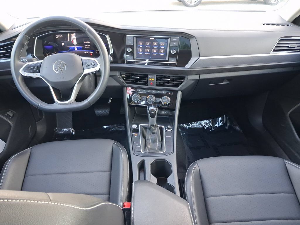 Used 2023 Volkswagen Jetta SE w/ Panoramic Sunroof Package FWD image 16