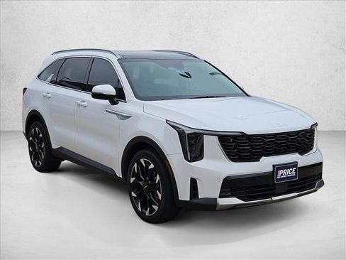 Used 2024 Kia Sorento EX w/ Panoramic Sunroof Package FWD image 3