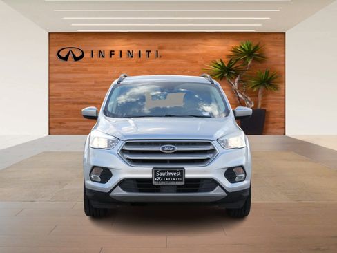 Used 2018 Ford Escape SE w/ Ford Safe & Smart Package image 2