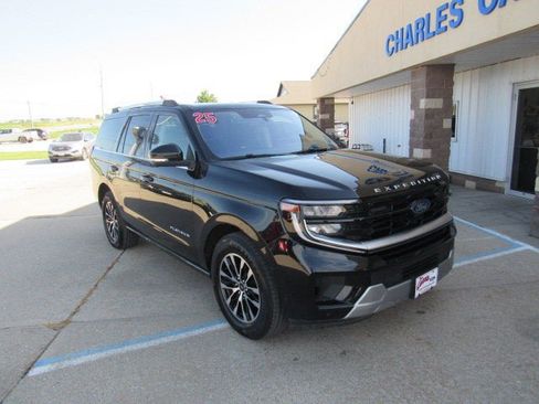 Used 2025 Ford Expedition Platinum AWD/4WD image 3