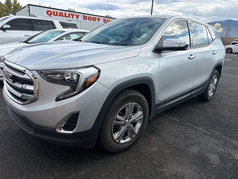 Used 2020 GMC Terrain SLE FWD image 1