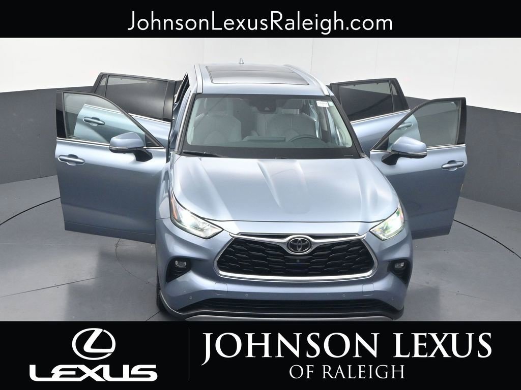 Used 2021 Toyota Highlander Platinum AWD/4WD image 34