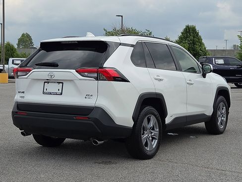 Used 2025 Toyota RAV4 XLE w/ Convenience Package AWD/4WD image 5