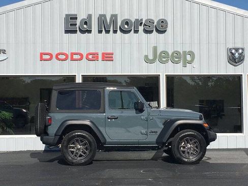 Used 2025 Jeep Wrangler Sport AWD/4WD image 2
