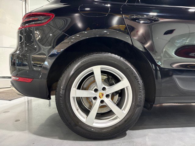 Used 2018 Porsche Macan AWD/4WD image 72